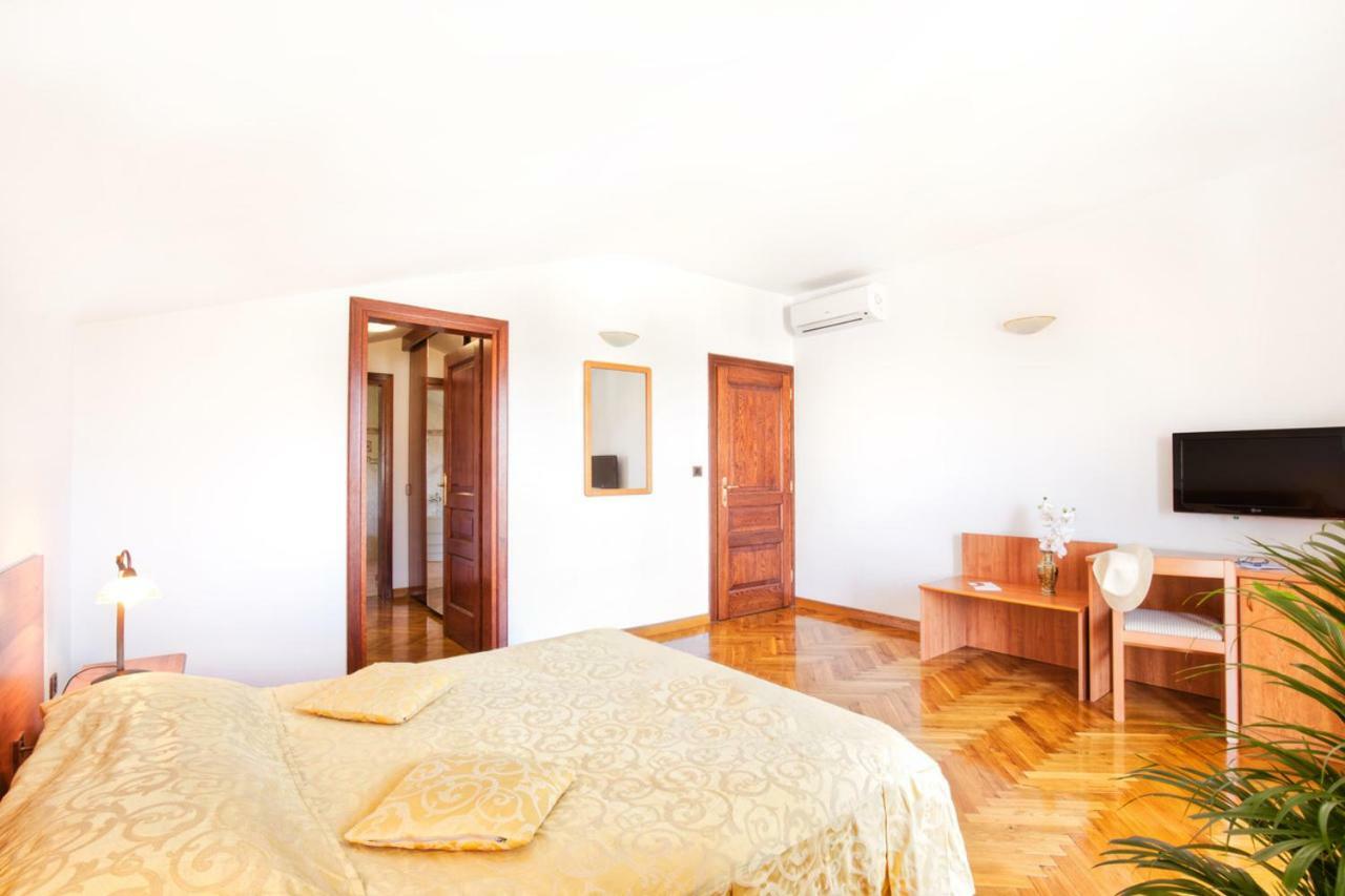 Villa Sveta Eufemija - Bed And Breakfast Ровинь Экстерьер фото