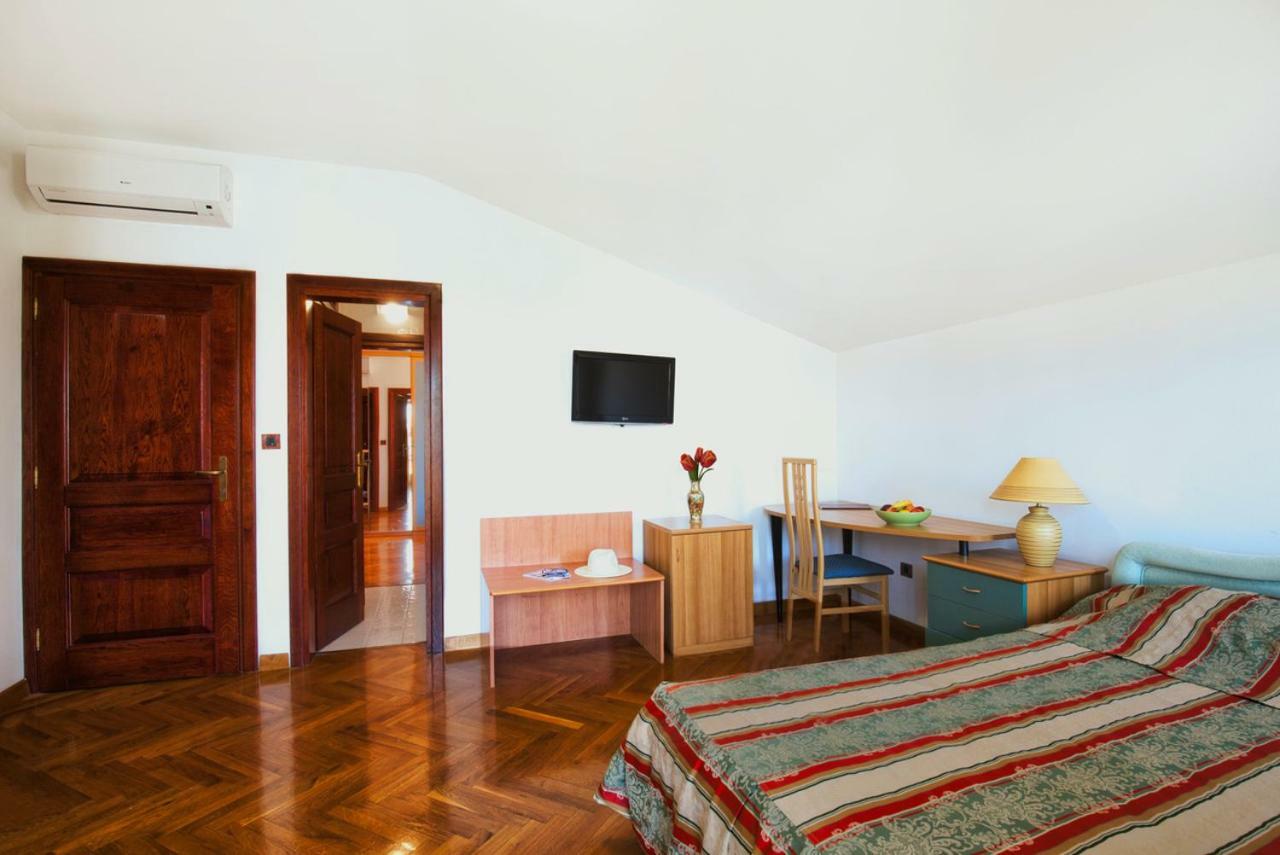 Villa Sveta Eufemija - Bed And Breakfast Ровинь Экстерьер фото